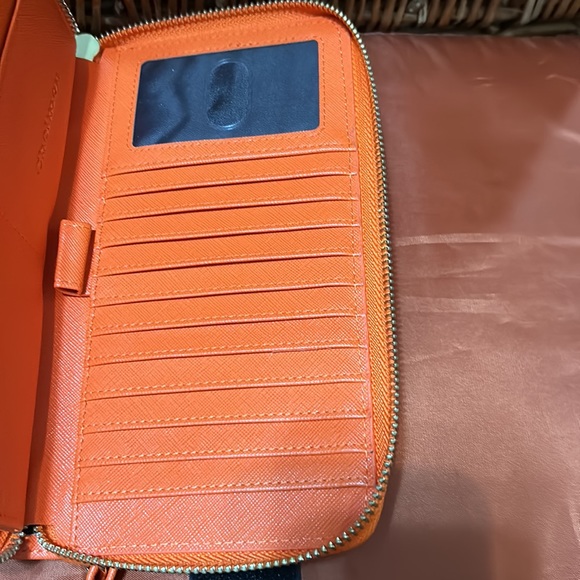 Chelmon Wristlet Zip Around Wallet. Multiple slots for cards/cash/miscellaneous - Picture 5 of 6